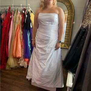 Elegant White Strapless Gown